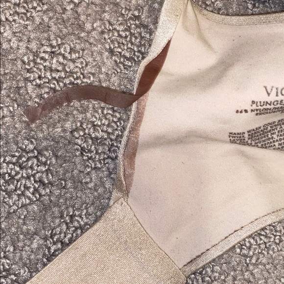 Victoria’s Secret plunge bra 32DD - Picture 7 of 8